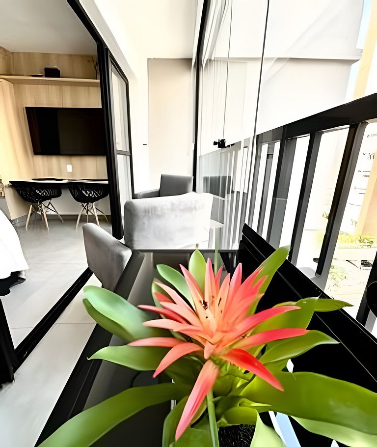Studio Completo com Varanda próx Allianz e PUC