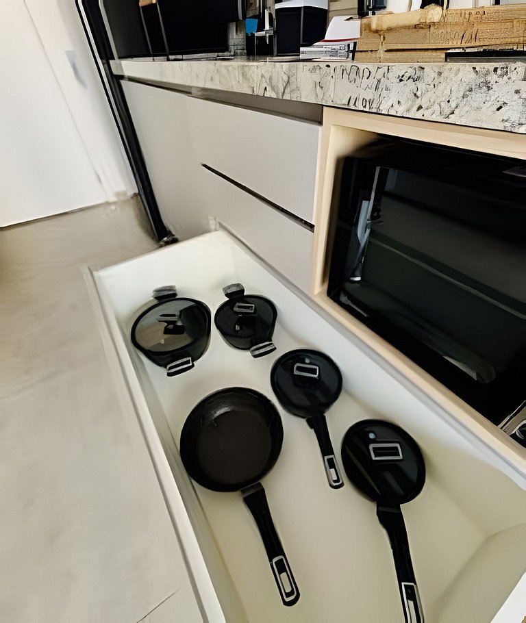 Studio Completo com Varanda próx Allianz e PUC